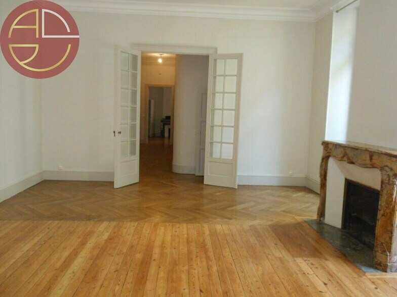 Office in Toulouse for lease - Interior Photo - Image 1 of 5