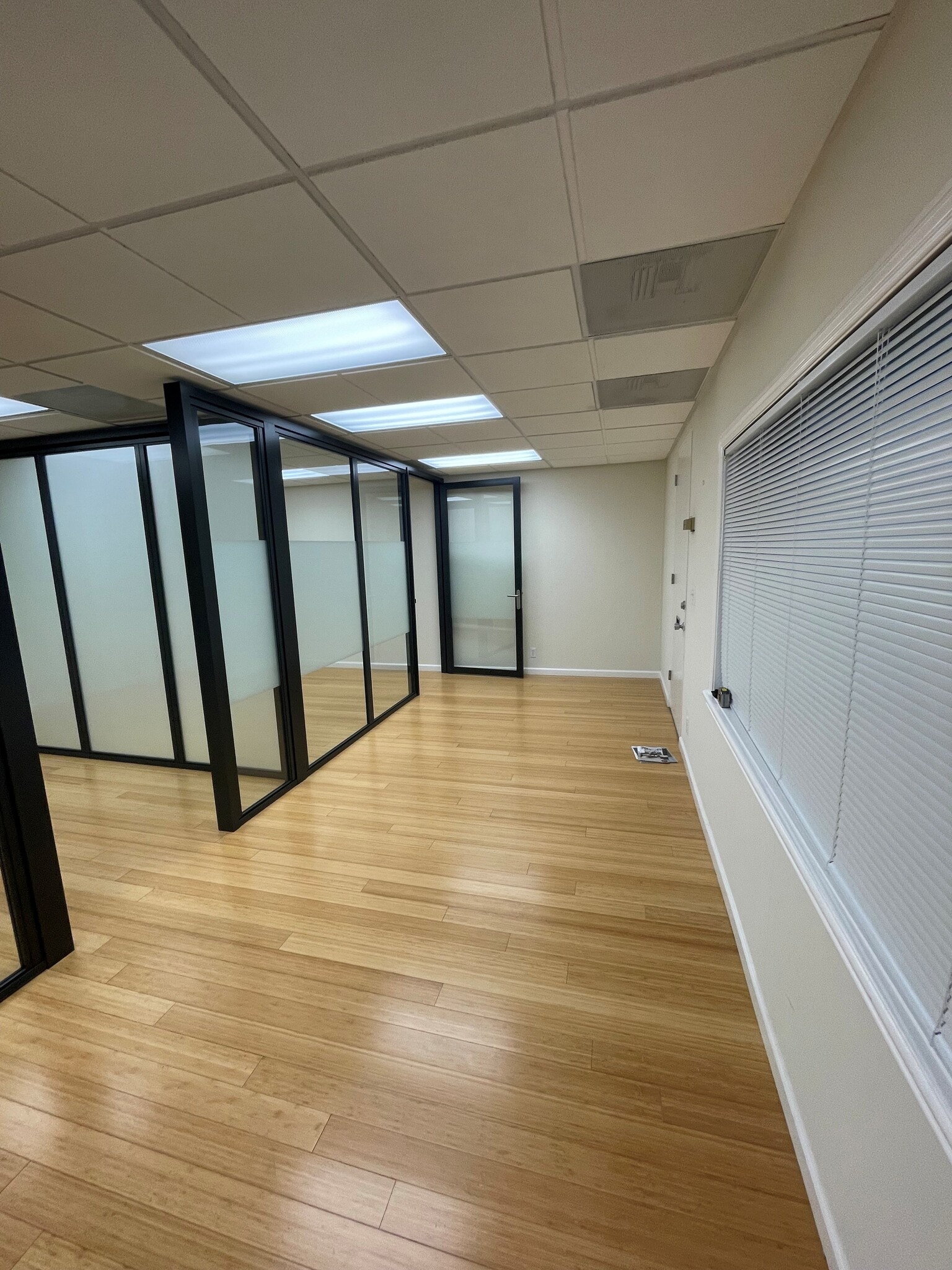 711-713 Santa Cruz Ave, Menlo Park, CA for lease Interior Photo- Image 1 of 5