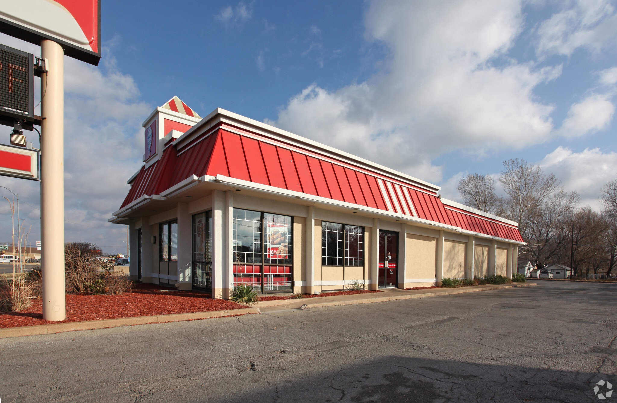 1812 NW Topeka Blvd, Topeka, KS for lease Primary Photo- Image 1 of 7