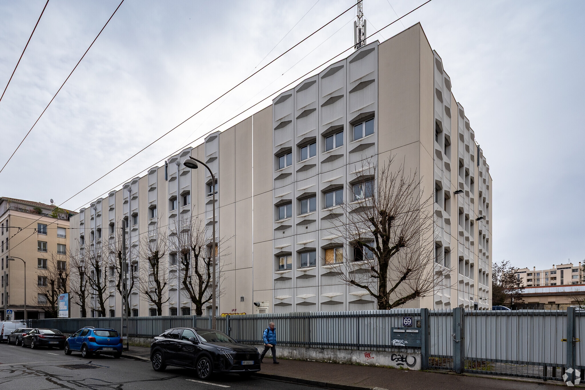 65-69 Rue Jacques-Louis Hénon, Lyon for sale Primary Photo- Image 1 of 21