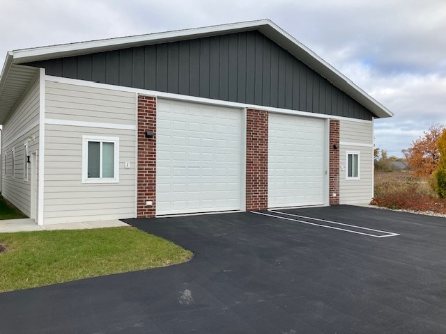 1175 Double Tree Ln, Grafton, WI for sale - Building Photo - Image 2 of 6