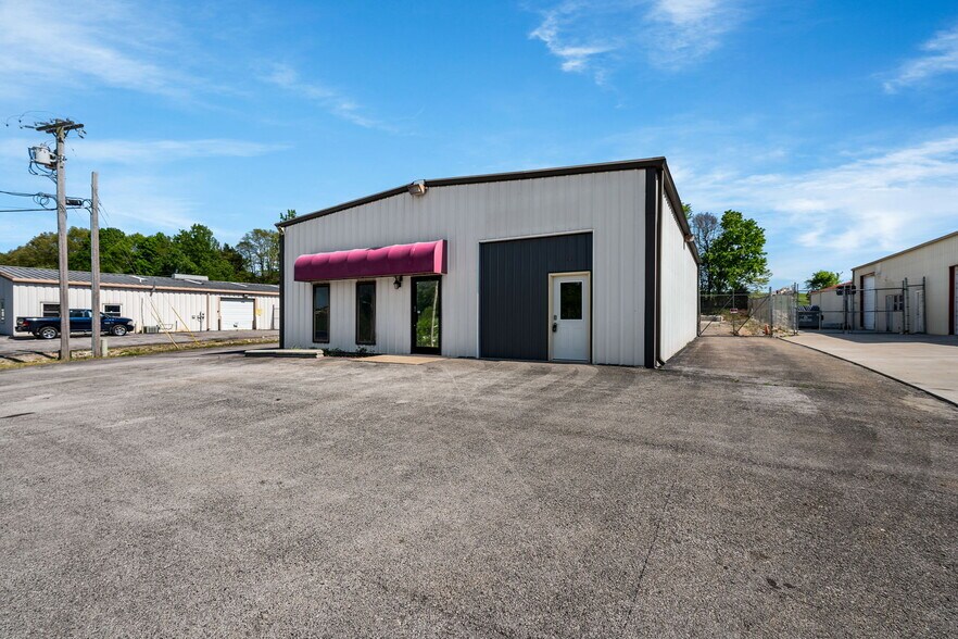 505 Industrial Dr, Glasgow, KY for sale - Building Photo - Image 2 of 16