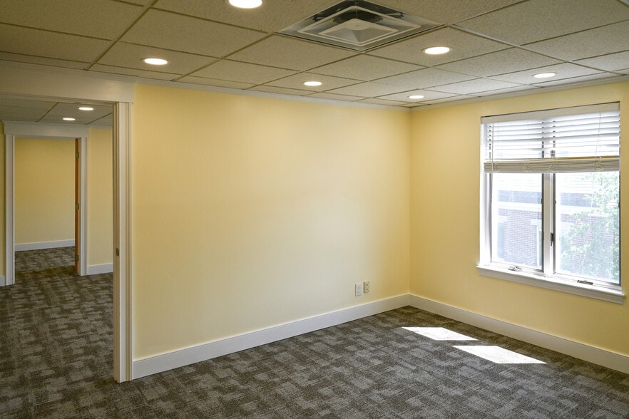 175 38-39 Derby St, Hingham, MA for lease - Building Photo - Image 3 of 15