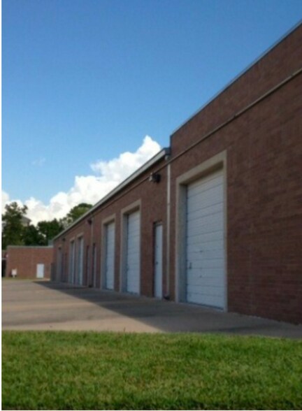 211-285 W Airtex Blvd, Houston, TX à vendre - Photo du bâtiment - Image 3 de 10