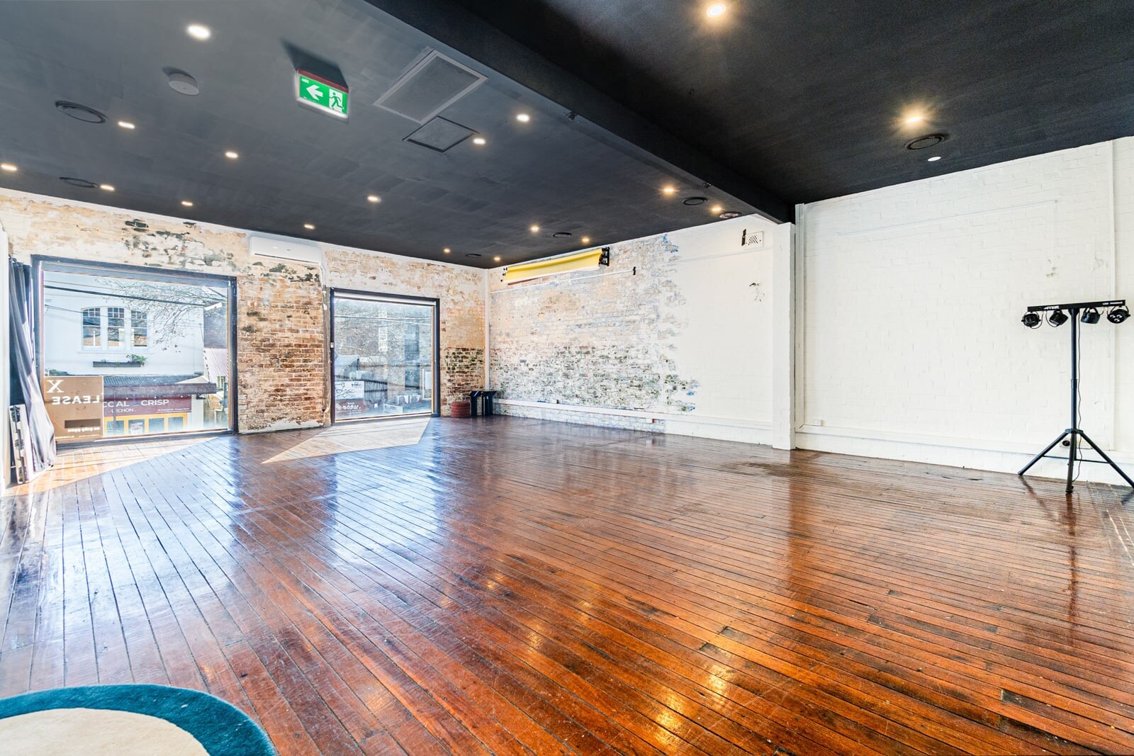 21 Falcon St, Crows Nest for lease Interior Photo- Image 1 of 7