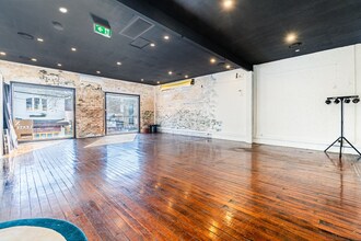 21 Falcon St, Crows Nest for lease Interior Photo- Image 1 of 7