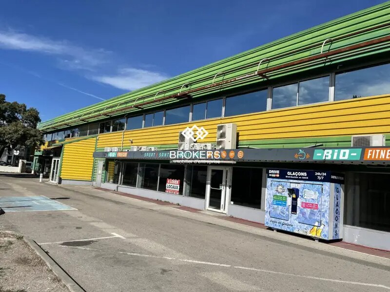 Retail in Marignane for sale Primary Photo- Image 1 of 11