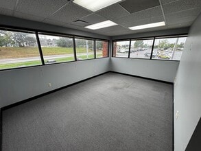 10300 W 103rd St, Overland Park, KS for lease Interior Photo- Image 2 of 10