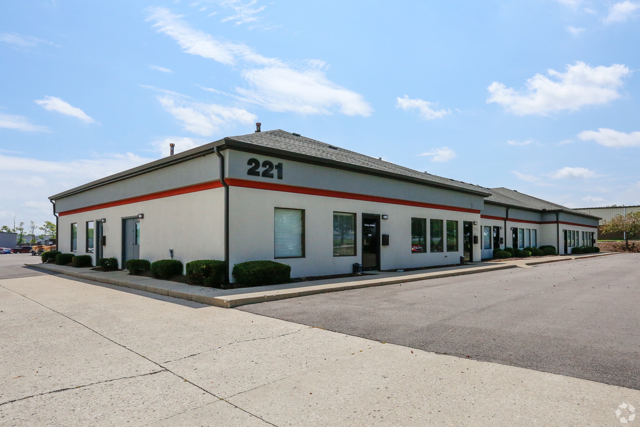 221-229 S Pioneer Blvd, Springboro, OH for lease Primary Photo- Image 1 of 9
