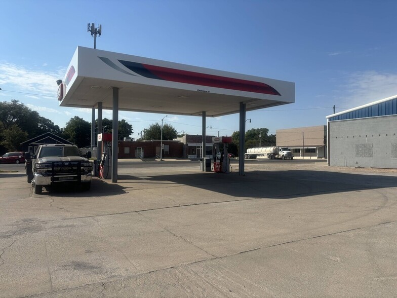 110 E Main St, Canton, OK for sale - Primary Photo - Image 1 of 5