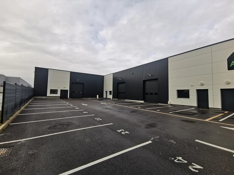 Flex in Cormontreuil for lease - Building Photo - Image 2 of 19