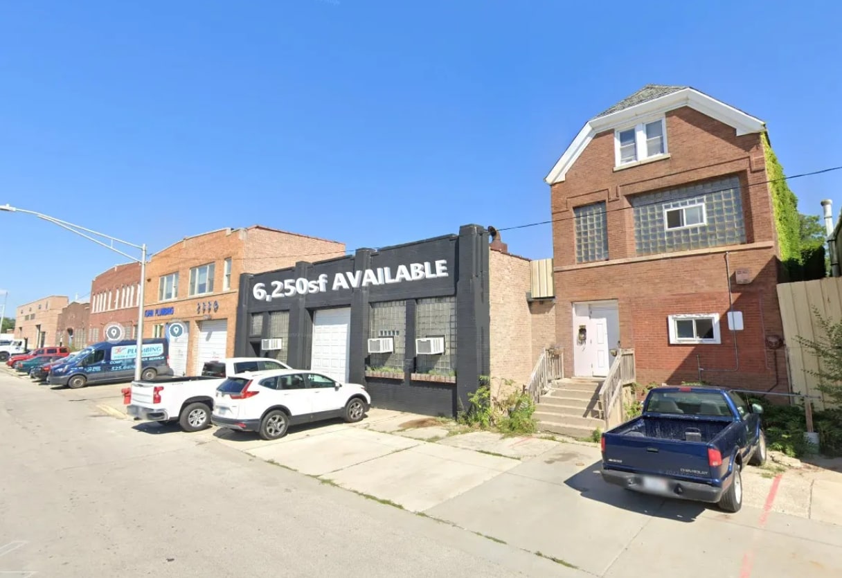 2328 W Nelson St, Chicago, IL for lease Primary Photo- Image 1 of 7