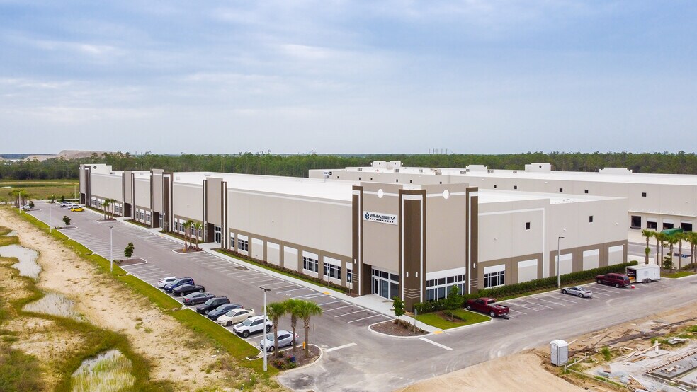 16240 Airport Park Dr, Fort Myers, FL à louer - Photo du bâtiment - Image 2 de 5