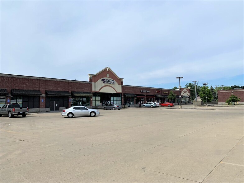 7580 E 9 Mile Rd, Warren, MI à louer - Photo du bâtiment - Image 2 de 13