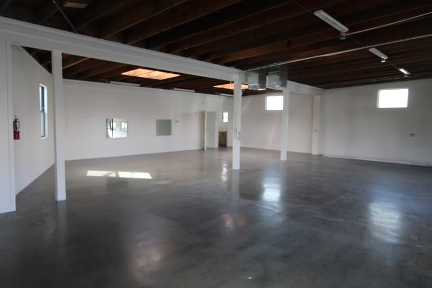 1810 Sunview Dr, Glendale, CA for lease - Building Photo - Image 2 of 5