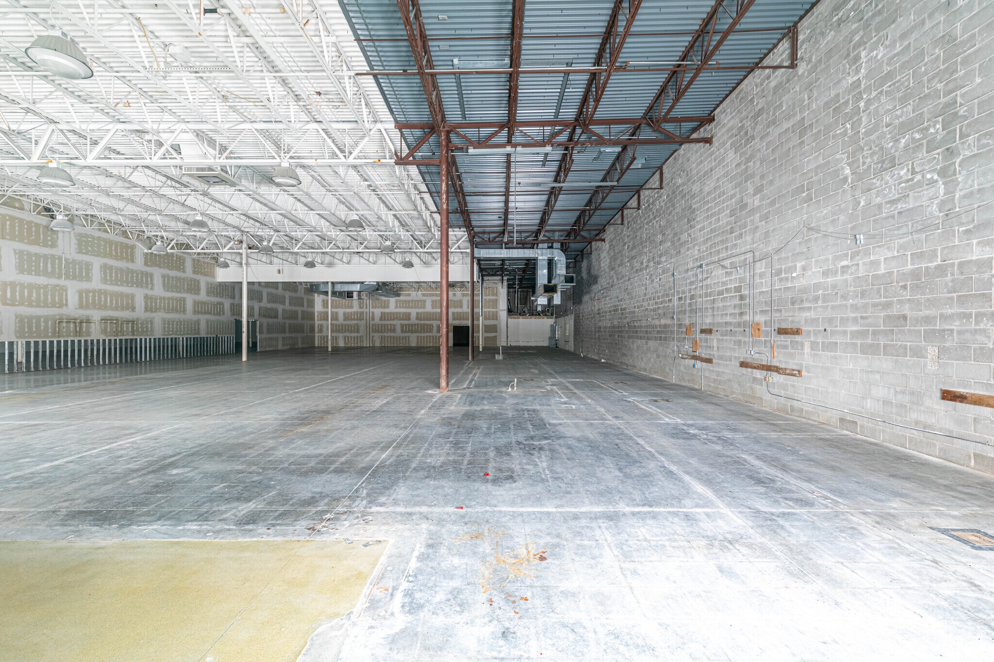 6701 - 6741 Boone Ave N, Brooklyn Park, MN à louer Photo intérieure- Image 1 de 1