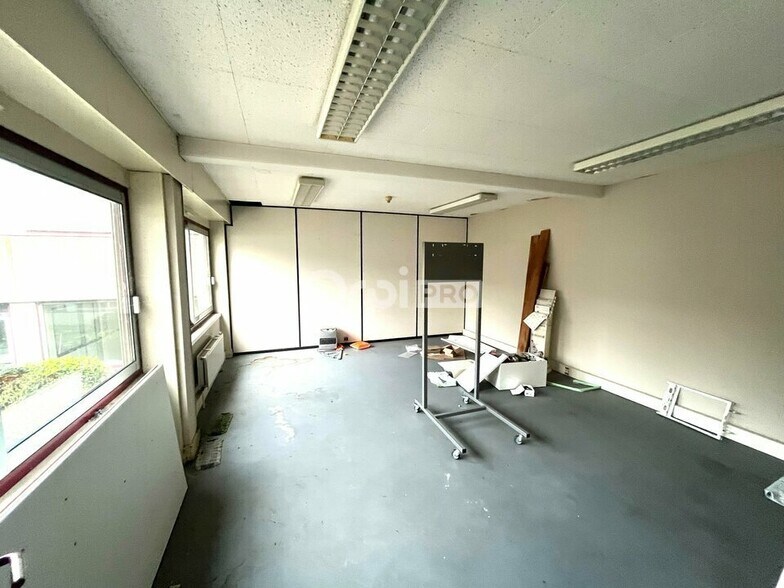 Office in Saint-Quentin for sale - Interior Photo - Image 2 of 2