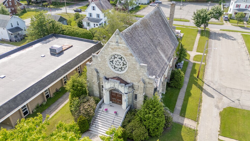 309 N Broad St, Grove City, PA à vendre - Photo du bâtiment - Image 3 de 31