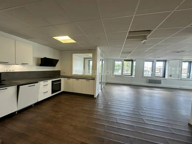 Office in Strasbourg for lease - Building Photo - Image 1 of 9