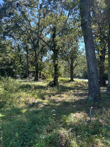 102 Phillips Cir, Greenwood, SC for sale - Building Photo - Image 2 of 4