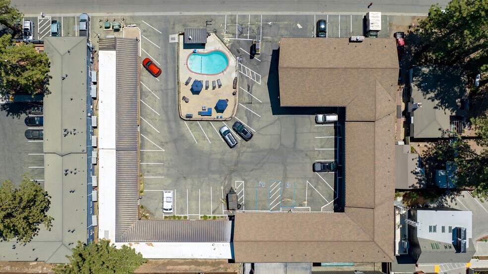 4133 Cedar Ave, South Lake Tahoe, CA à vendre - Photo du bâtiment - Image 2 de 10