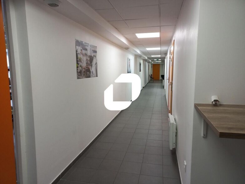 Bureau dans Lille à louer - Photo du bâtiment - Image 2 de 9