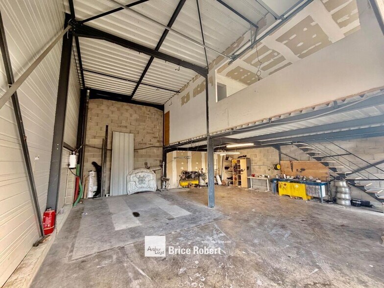 381 Rue Du Capitaine François Garbit, Mornant à vendre - Photo du bâtiment - Image 3 de 6