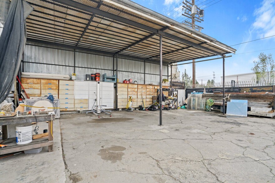 21328 Hart St, Canoga Park, CA à louer - Photo du bâtiment - Image 3 de 16