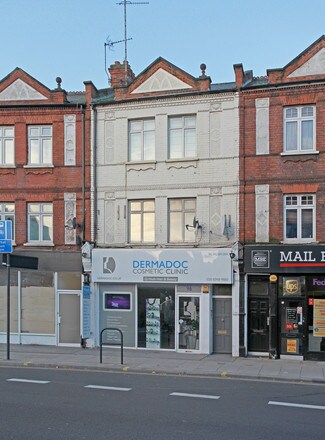 Plus de détails pour 96 Fulham Palace Rd, Londres - Commerce de détail à louer