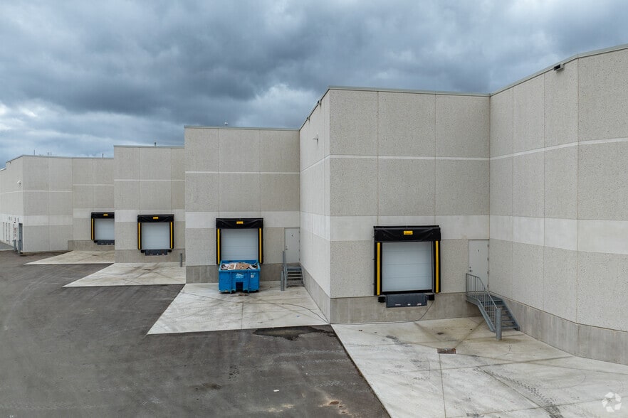 83 Loyalist Trl, Oakville, ON à louer - Photo du bâtiment - Image 2 de 3