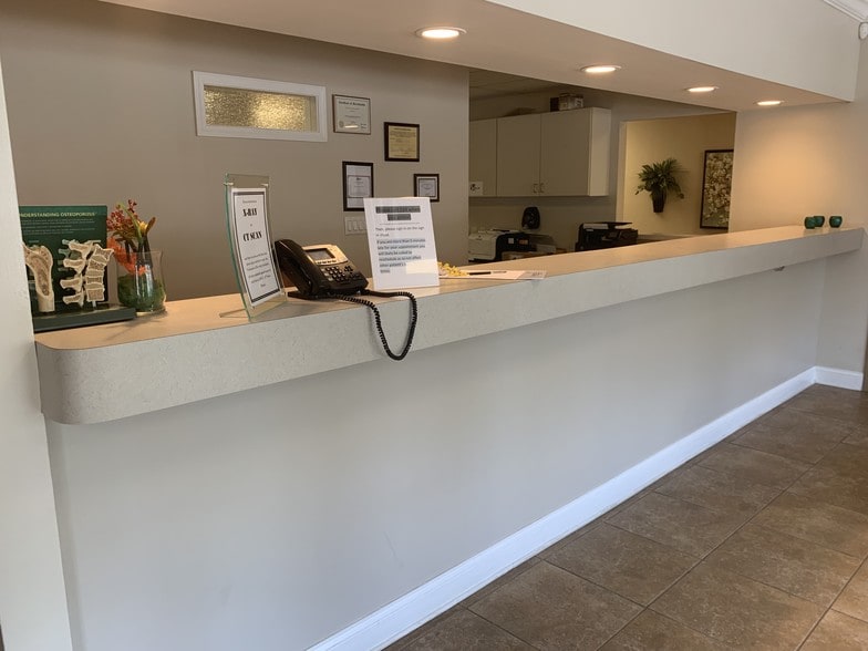 1804 10th St, Jeffersonville, IN à vendre - Photo du bâtiment - Image 3 de 26