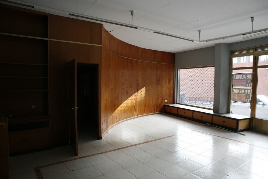 Retail in Benavente for sale - Interior Photo - Image 2 of 10