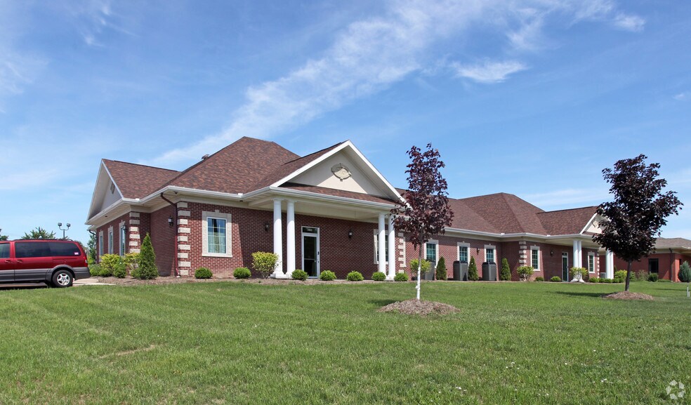5862 Snyder Dr, Lockport, NY à vendre - Photo du bâtiment - Image 2 de 2