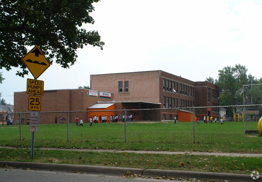 1028 W Barnes Ave, Lansing, MI à vendre - Photo du bâtiment - Image 2 de 2