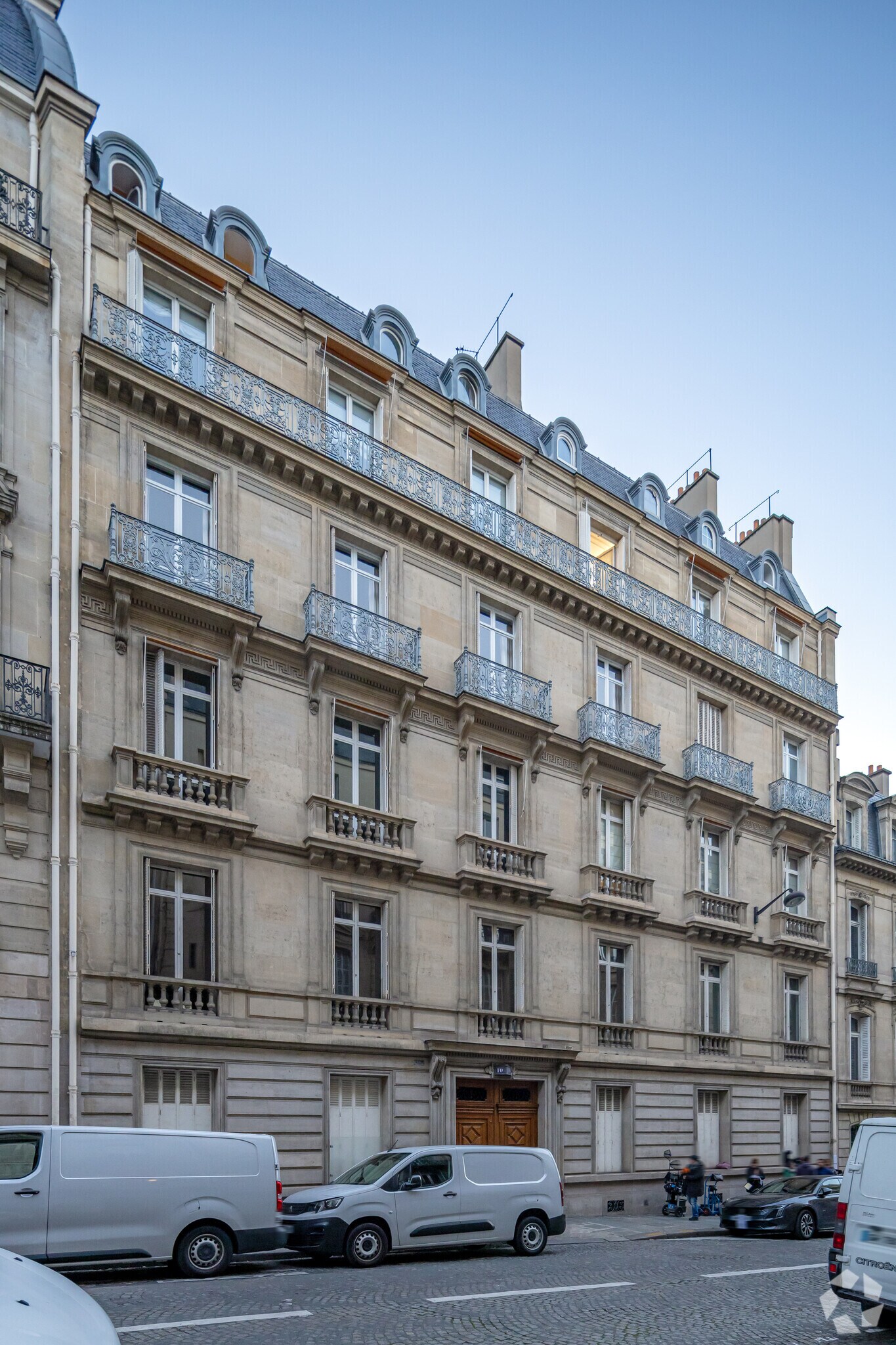 10 Rue Portalis, Paris for lease Primary Photo- Image 1 of 2