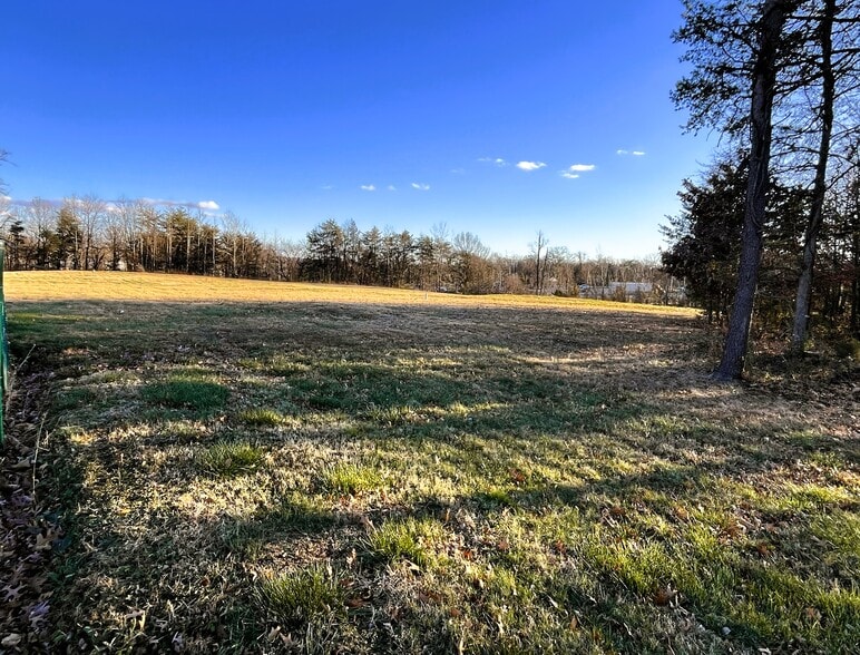 5626 Saint Barnabas Rd, Fort Washington, MD for sale - Building Photo - Image 2 of 3