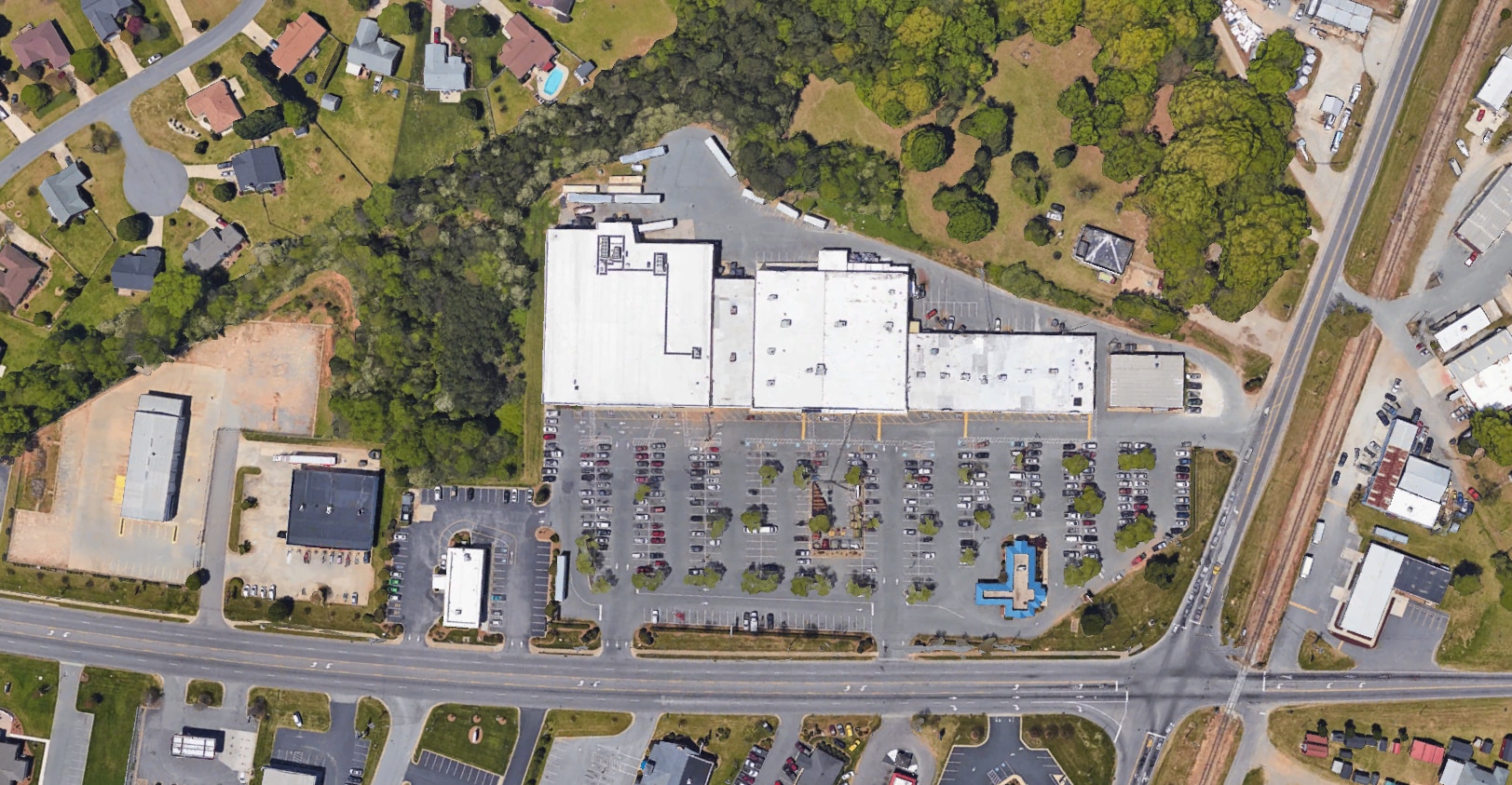 539A-539F E Plaza Dr, Mooresville, NC for lease Interior Photo- Image 1 of 3