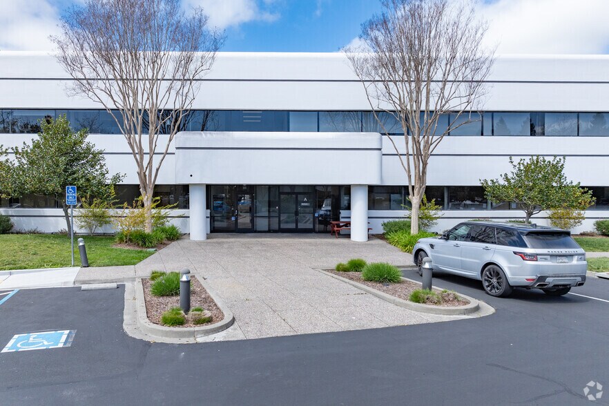 755 Southpoint Blvd, Petaluma, CA for sale - Building Photo - Image 3 of 8