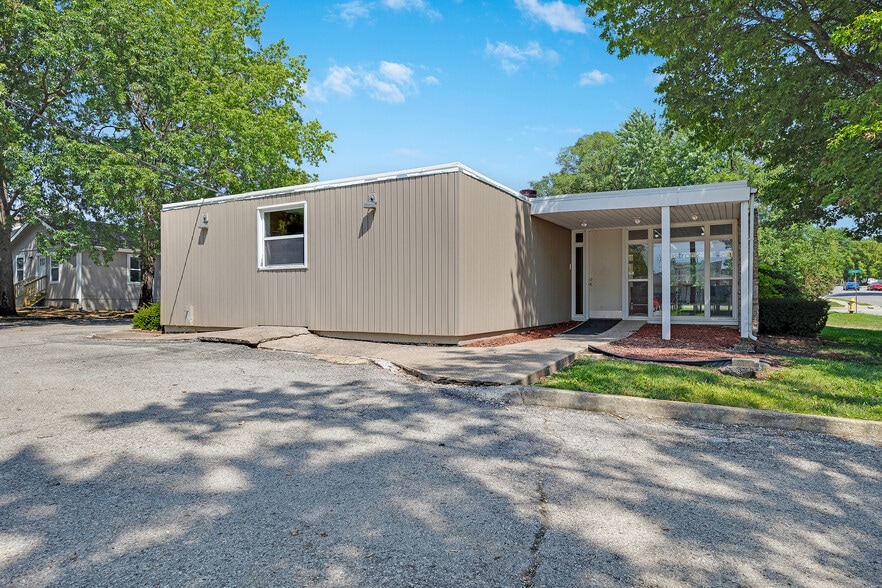 405 Cedar St, Pleasant Hill, MO for sale - Building Photo - Image 3 of 33