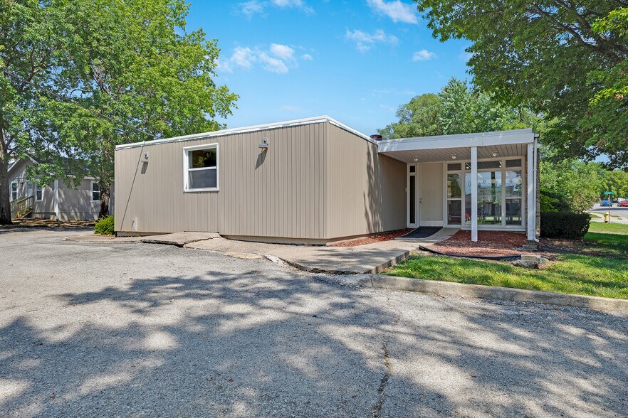 405 Cedar St, Pleasant Hill, MO à vendre - Photo du bâtiment - Image 3 de 33