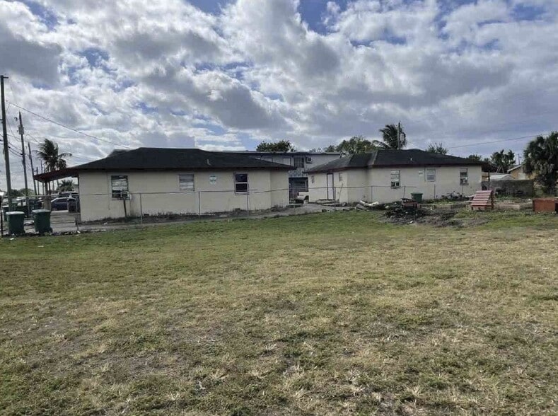 106 SW 10th Ave, South Bay, FL for sale - Primary Photo - Image 1 of 4