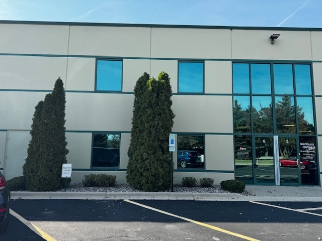 2760 Beverly Dr, Aurora, IL for lease Building Photo- Image 1 of 8