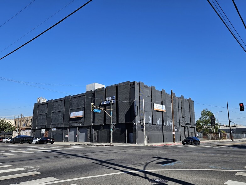 3326 S Main St, Los Angeles, CA for lease - Building Photo - Image 1 of 11