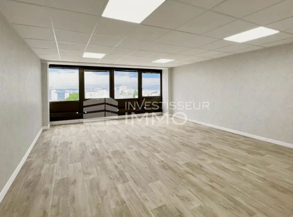 Office in Boissy-Saint-Léger for lease Interior Photo- Image 1 of 2