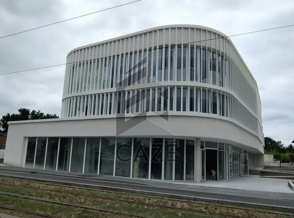 Office in Le Bouscat for lease Building Photo- Image 1 of 9