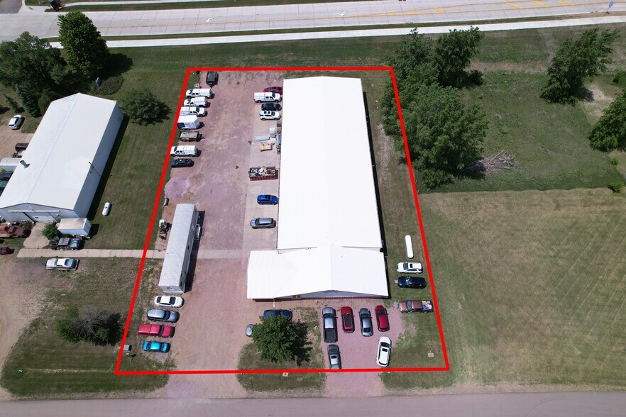 26071 Brower Cir, Hartford, SD à vendre - Photo du bâtiment - Image 2 de 6
