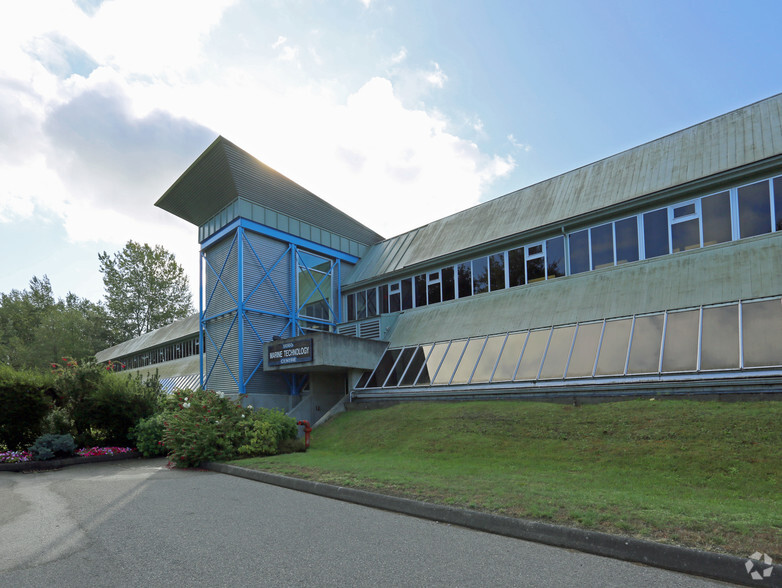 9865 W Saanich Rd, North Saanich, BC for lease - Primary Photo - Image 1 of 5