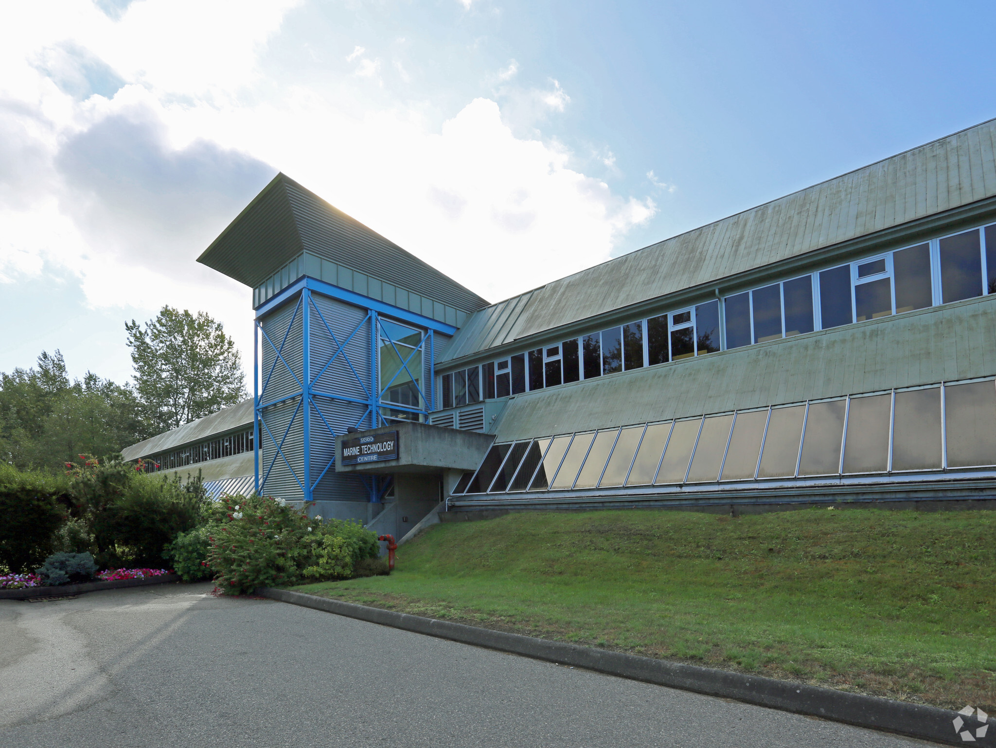 9865 W Saanich Rd, North Saanich, BC for lease Primary Photo- Image 1 of 6