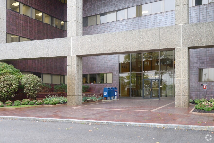 100 Grandview Rd, Braintree, MA à louer - Photo du bâtiment - Image 3 de 4