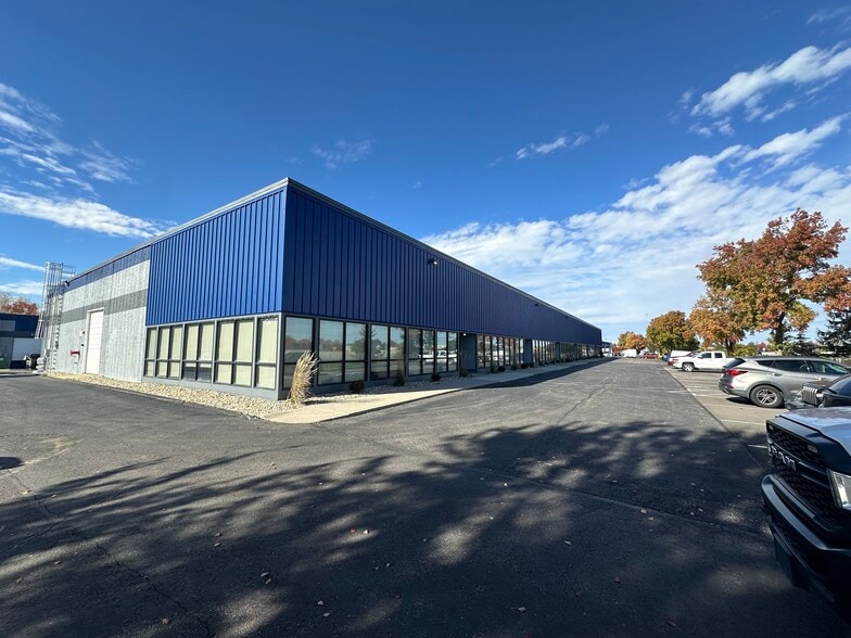 3670 Parkway Ln, Hilliard, OH à louer - Photo du bâtiment - Image 2 de 8